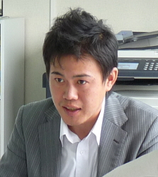 代表 松岡