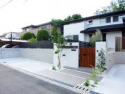高低差のある土地の新築住宅外構