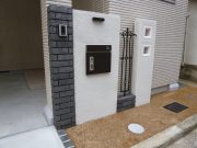 銀黒レンガの洋風門柱