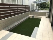 デッキと人工芝でお子様の遊び場を