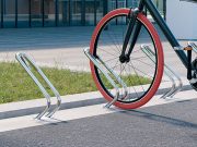 スポーツ車にマッチするサイクルラック