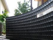 住まいをクールに引き締める黒の素材