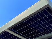 太陽光発電一体型のカーポート